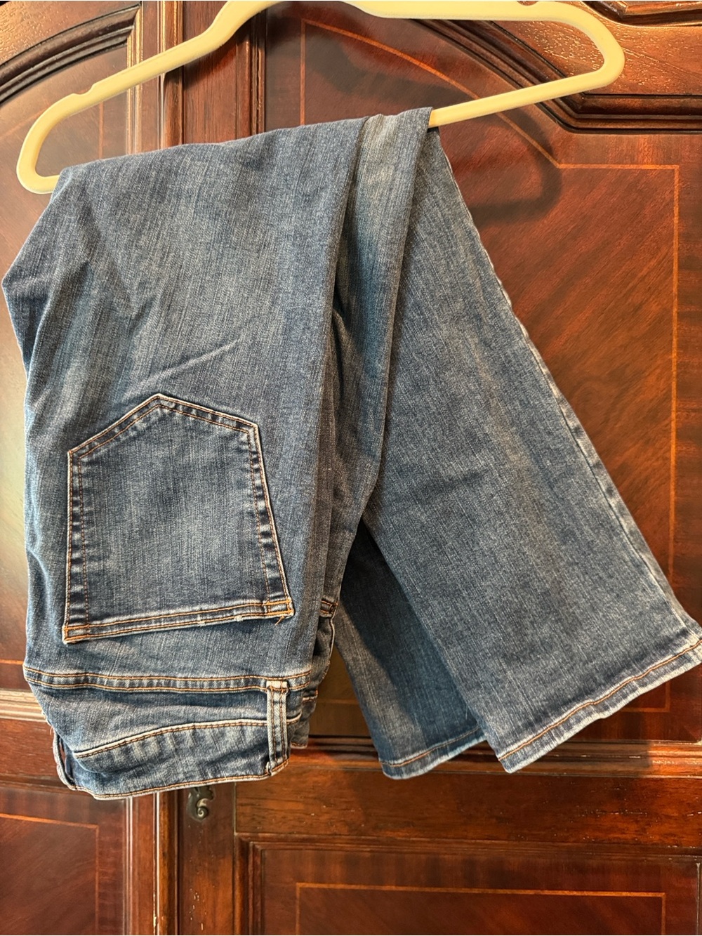 Daily Ritual Woman’s Jeans in Mid Blue Wash
